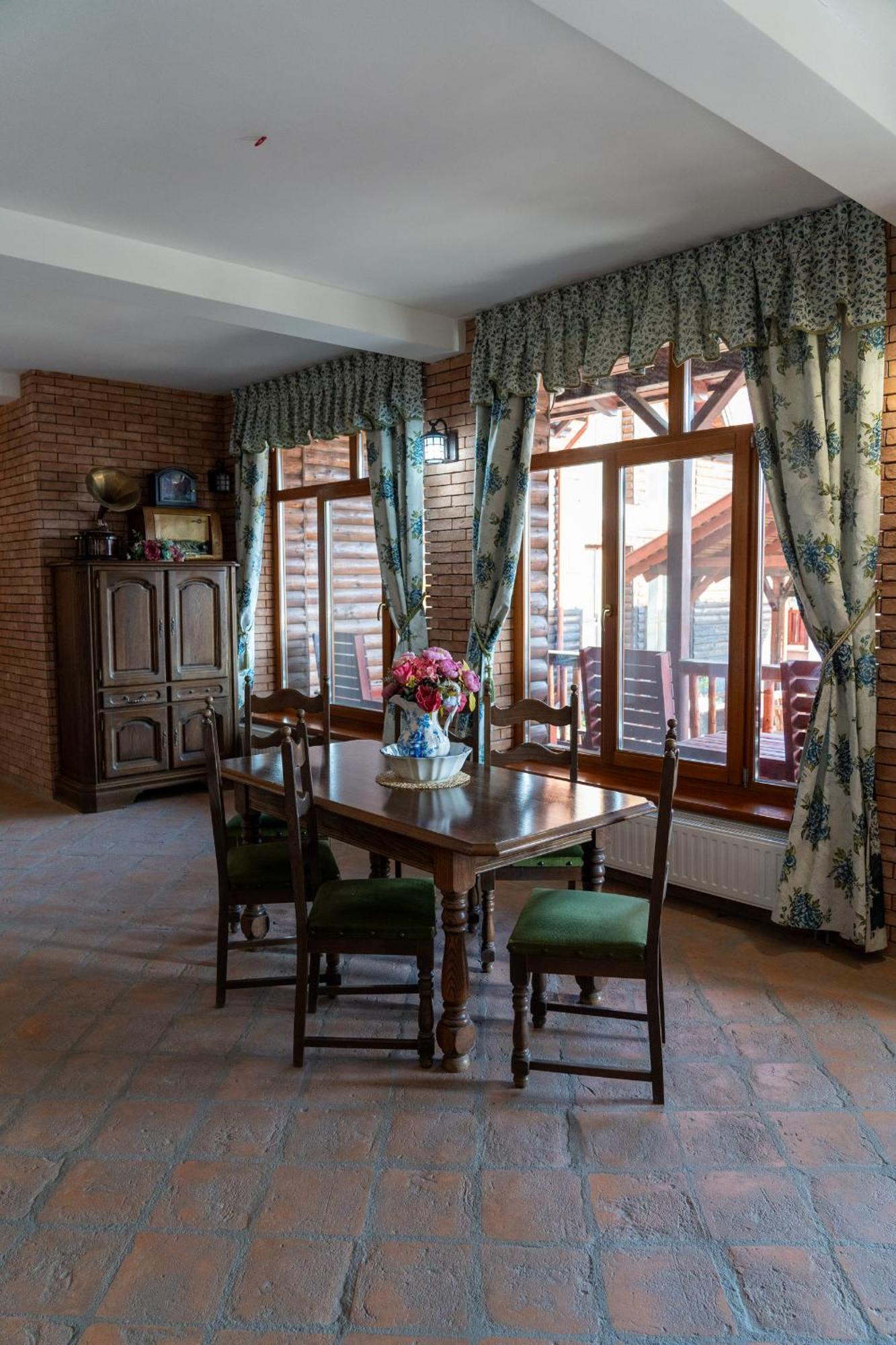 Hotel 5.Evszak Sfântu-Gheorghe Esterno foto
